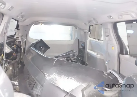 2012 Toyota Sienna Se 8 Passenger z USA, uszkodzony, nr VIN 5TDXK3DC8CS181008